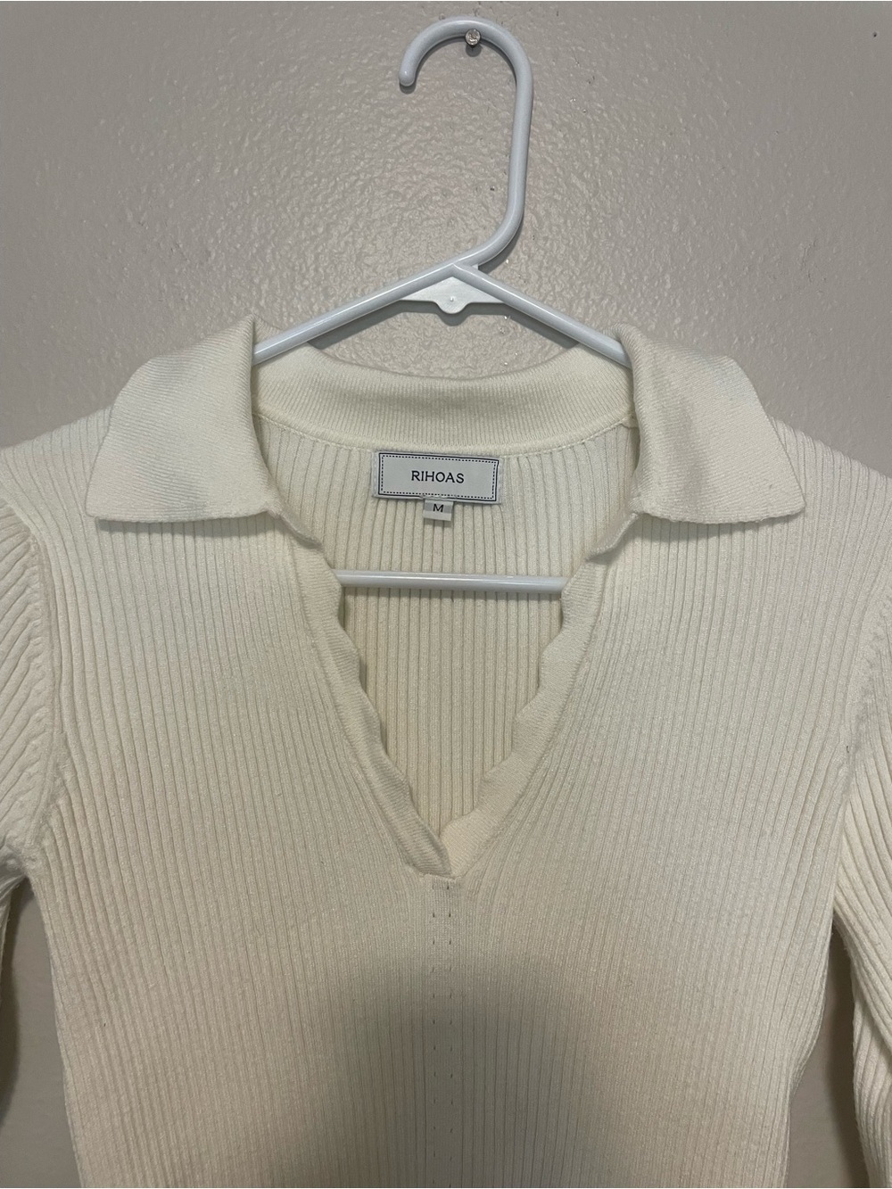 RIHOAS Cream Ribbed V-Neck Collared Sweater - Picture 2 of 4